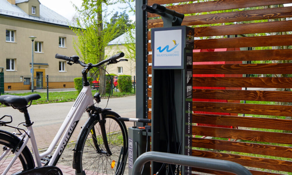 Stacja Fix&Roll z dodatkowym stojakiem na rower w miejscowości Władysławowo